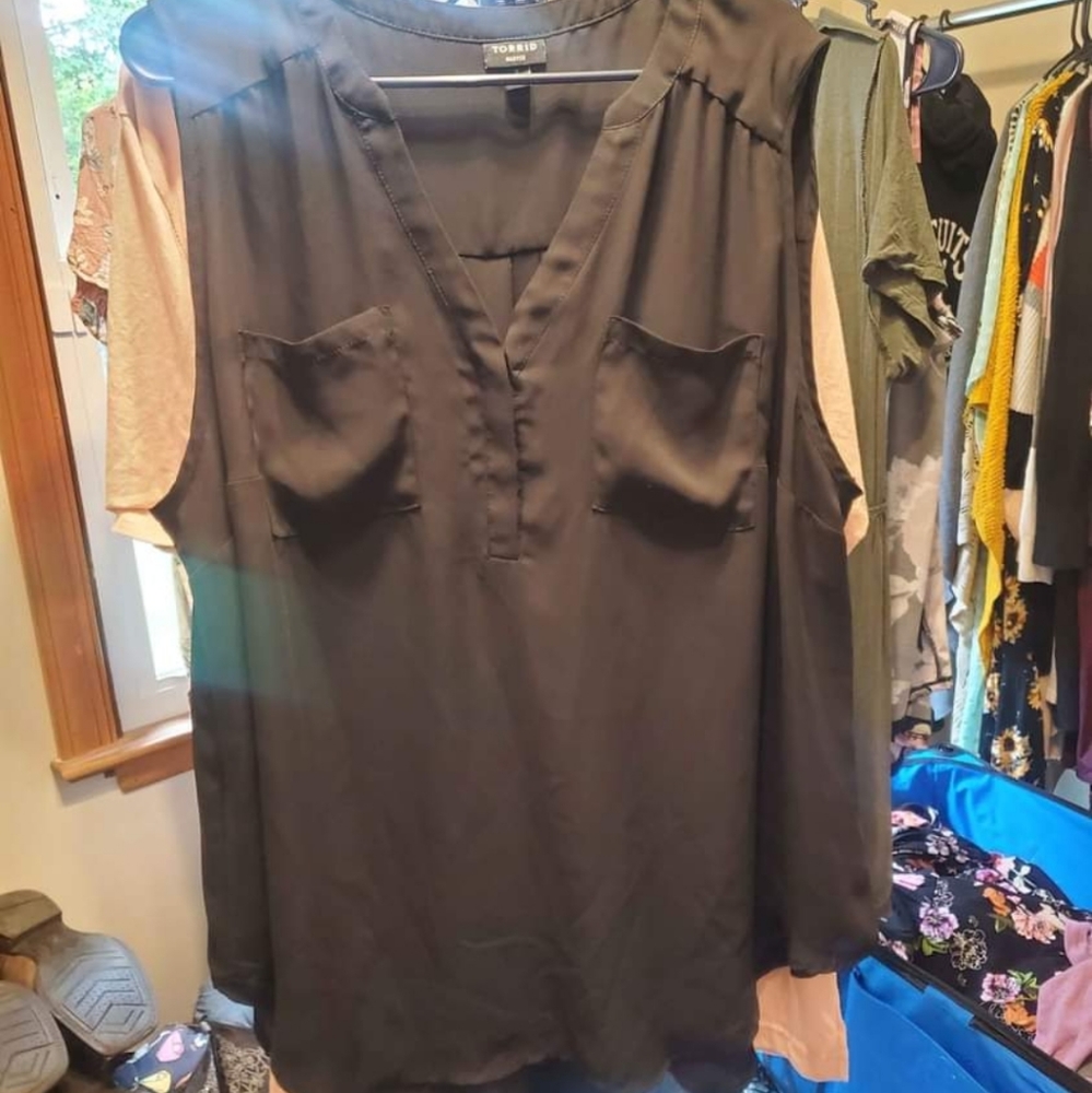 Torrid size 2 black harper tank